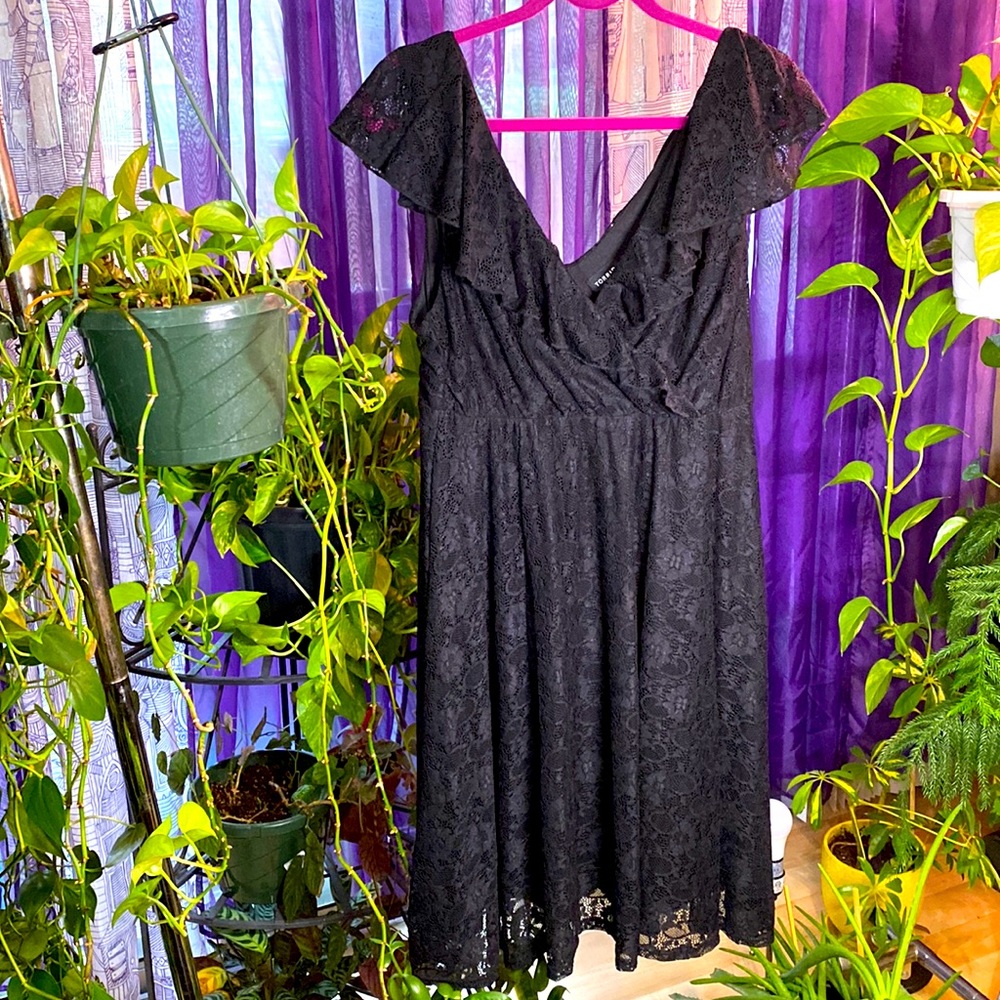 Black Lace Bust Dress. Size 0 Torrid, size 12/14